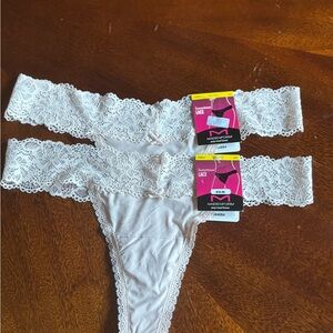 2 Maidenform Cream Lace Thong Panties